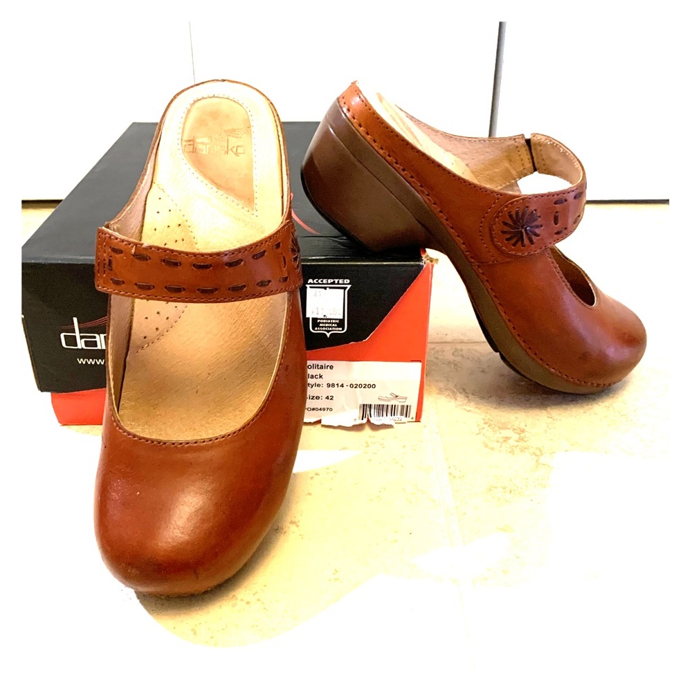 Dansko brown Solitaire Clogs Size 41